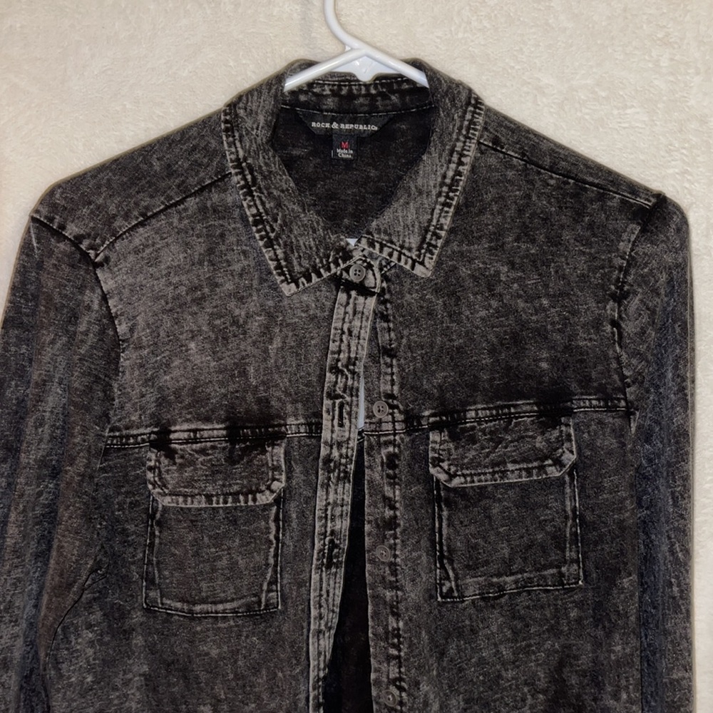 Button up - Picture 2 of 4
